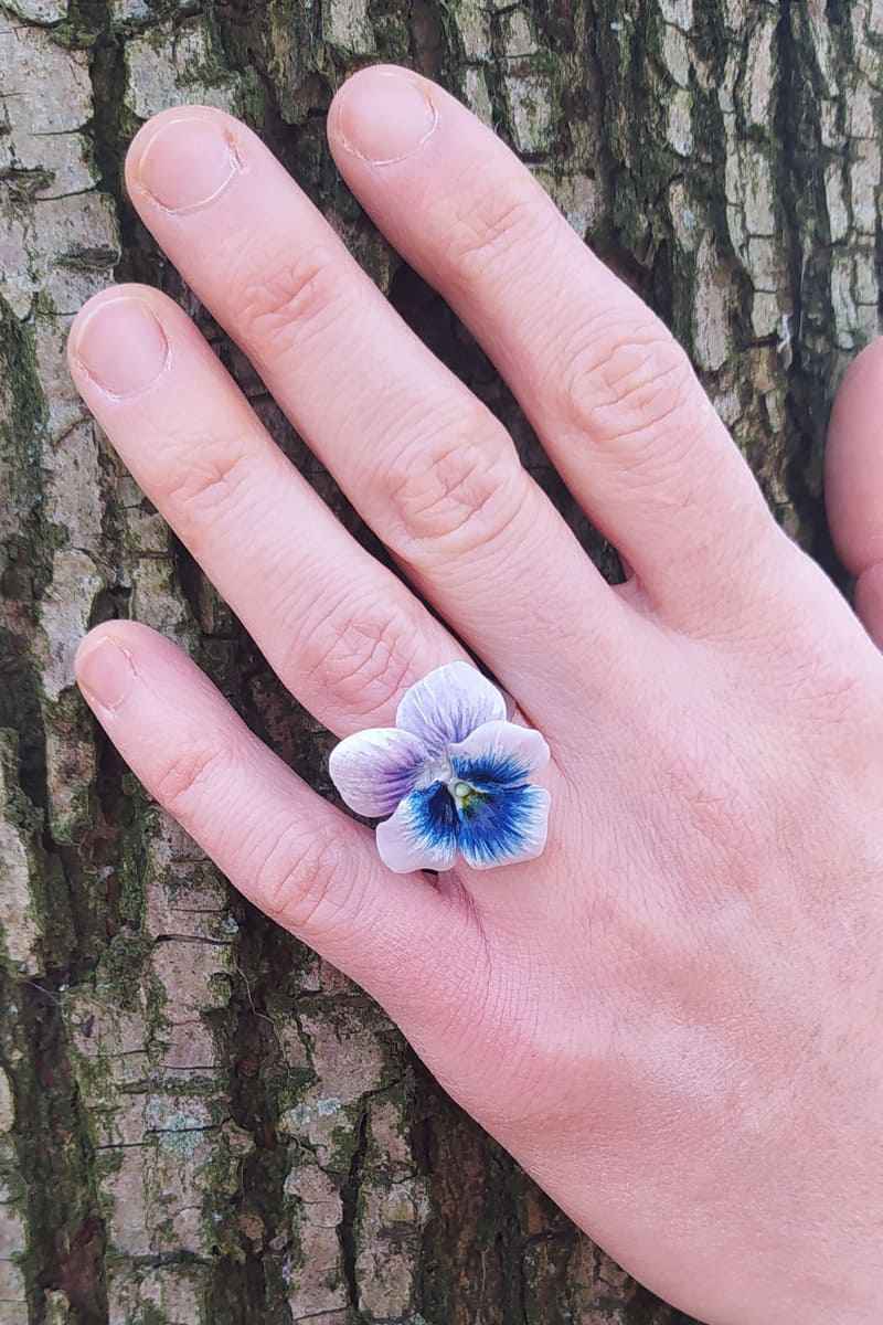 Anello con viola del pensiero viola