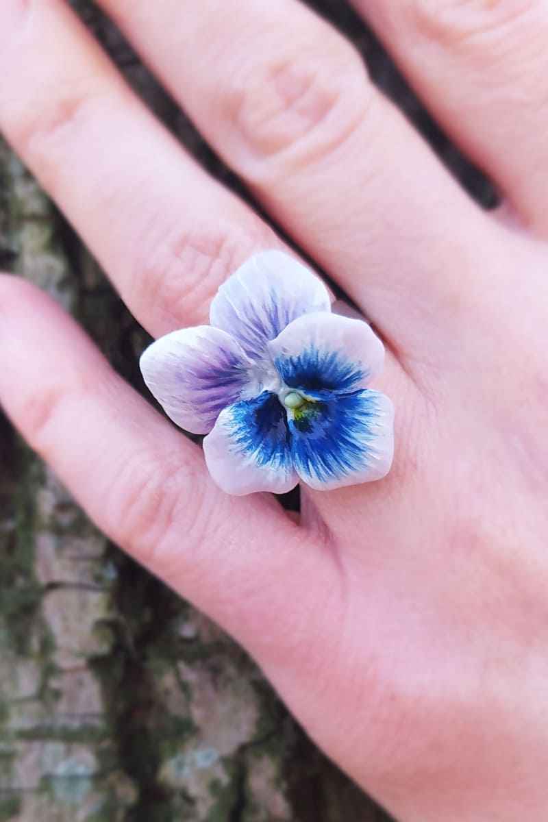 Anello con viola del pensiero viola