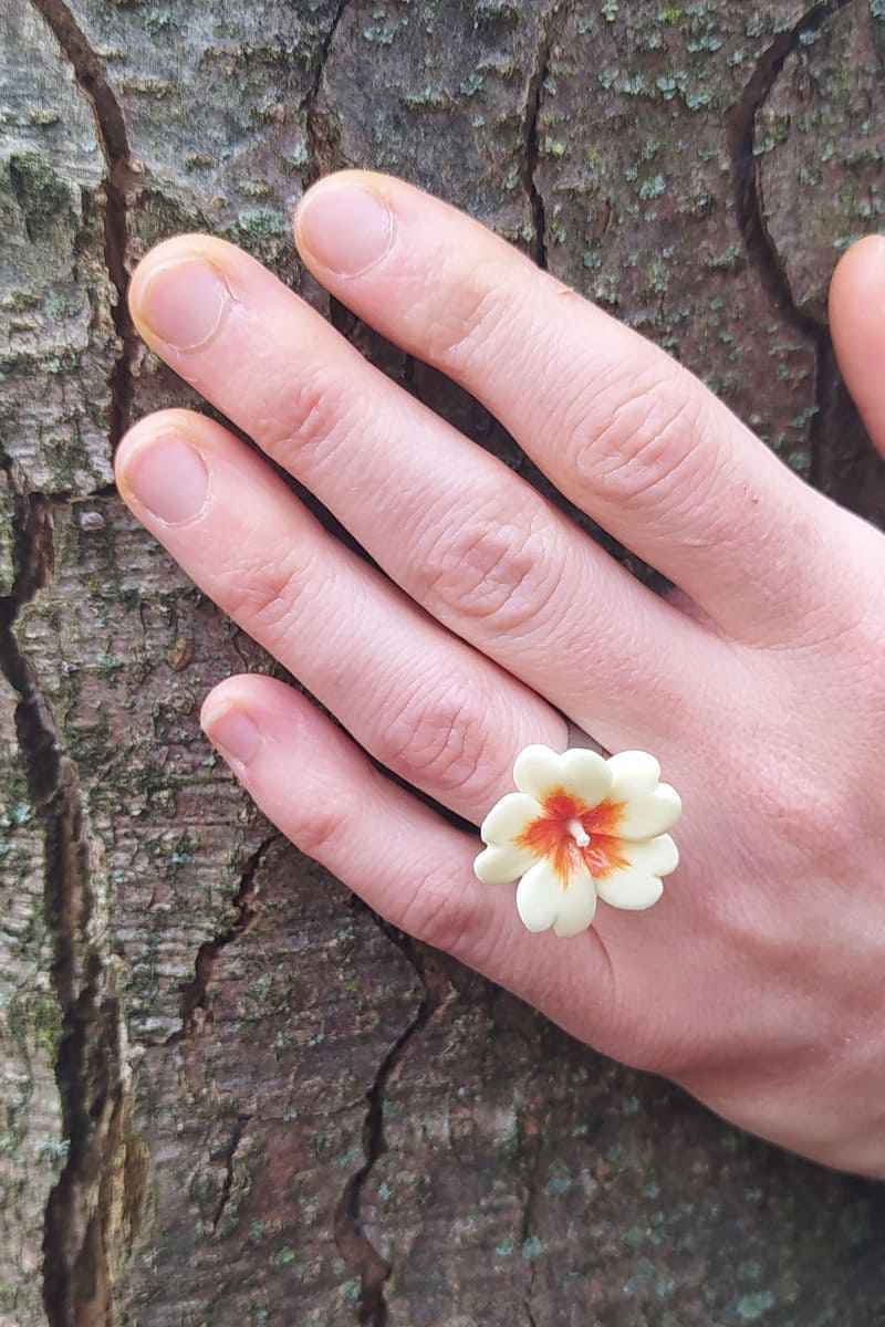 Anello con primula gialla
