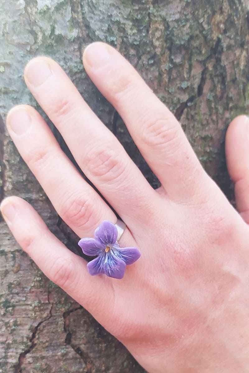 Anello con violetta