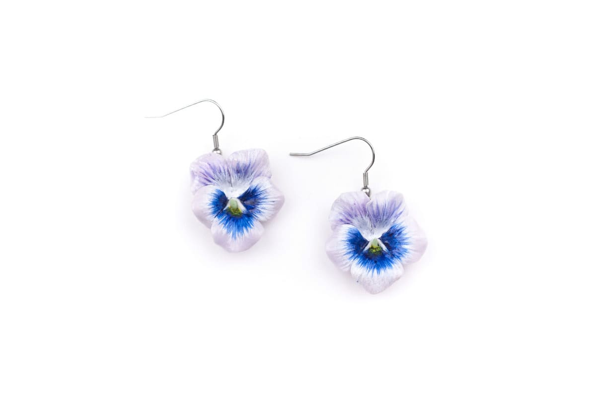 Orecchini pendenti con viole del pensiero viola