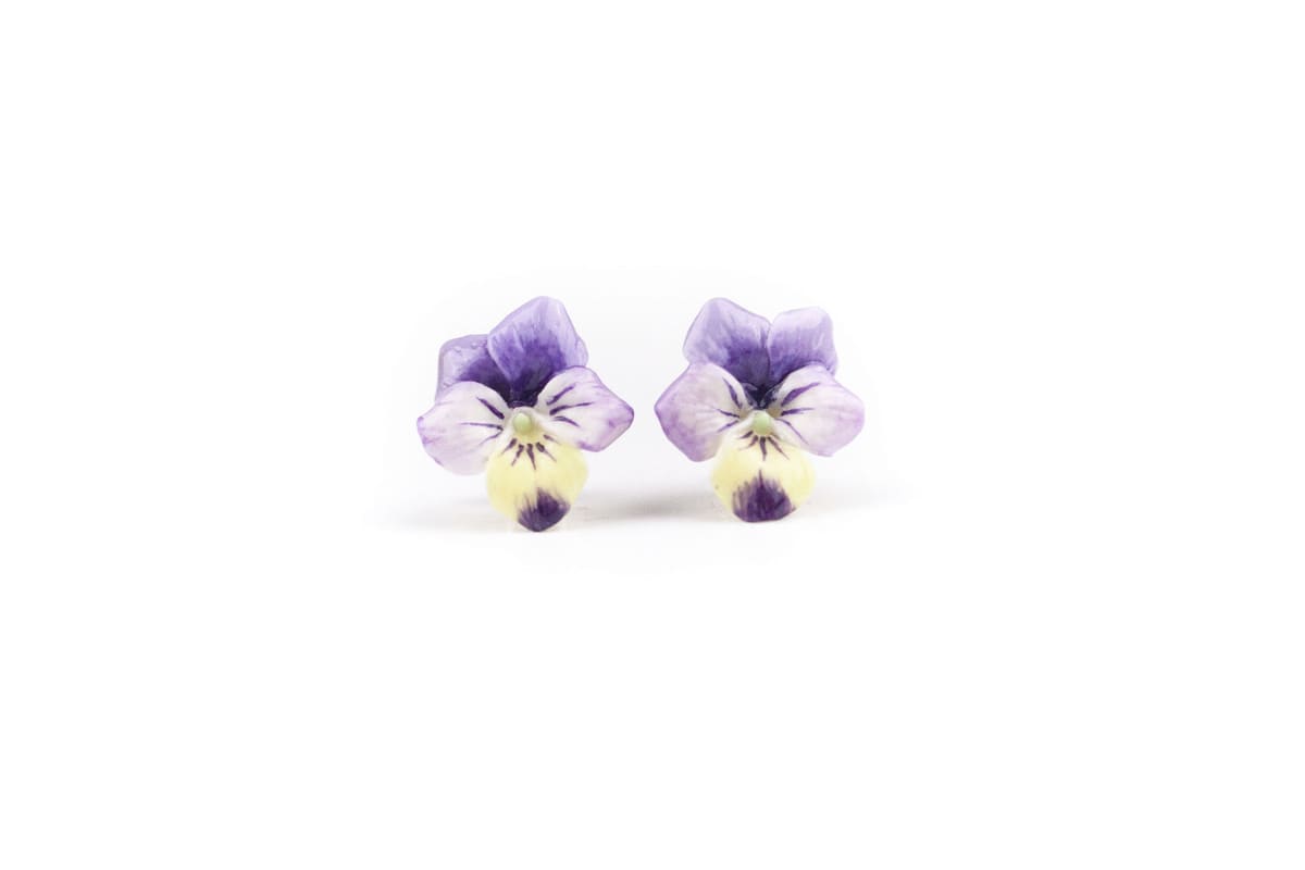 Orecchini a lobo con viole del pensiero lilla