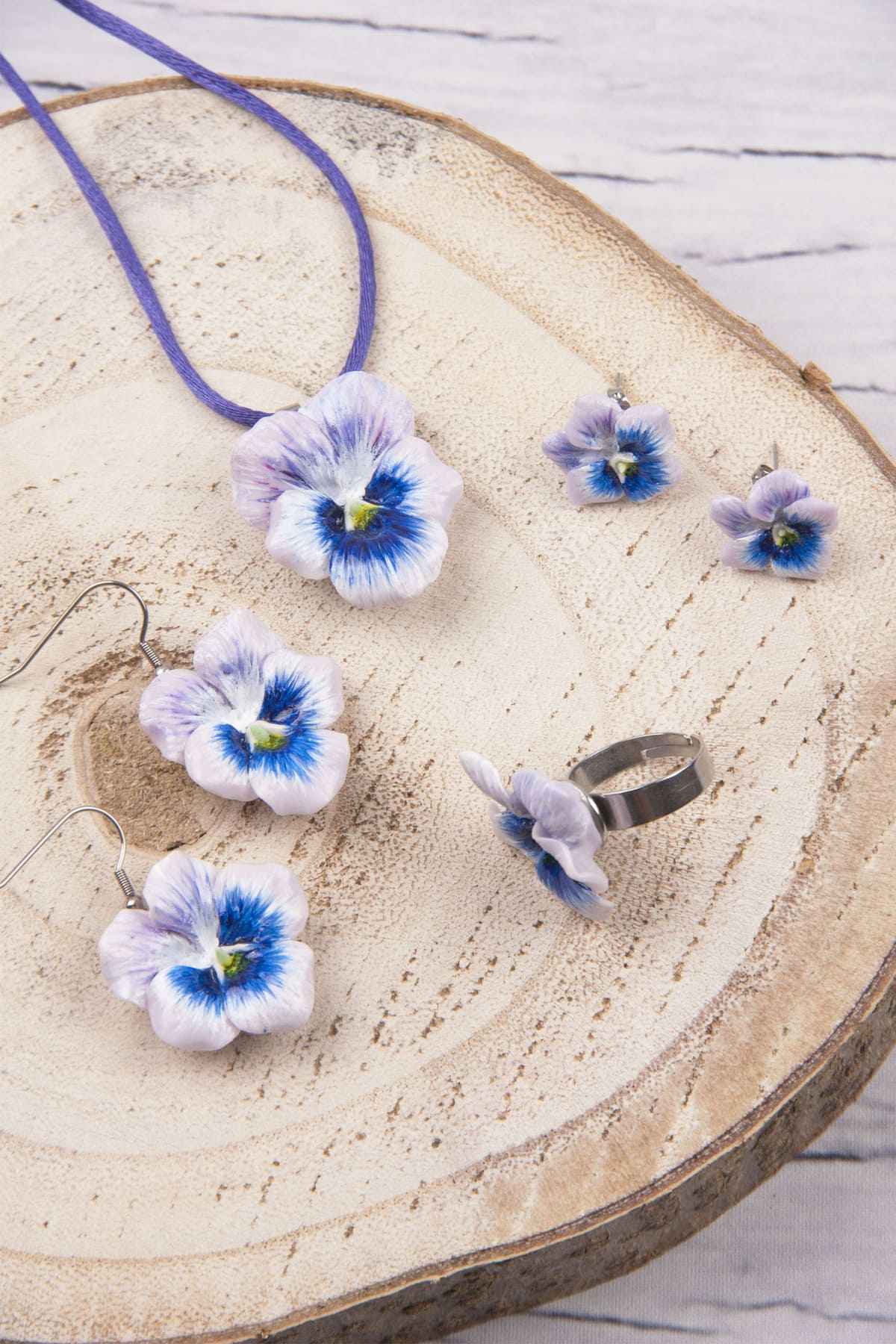Anello con viola del pensiero viola