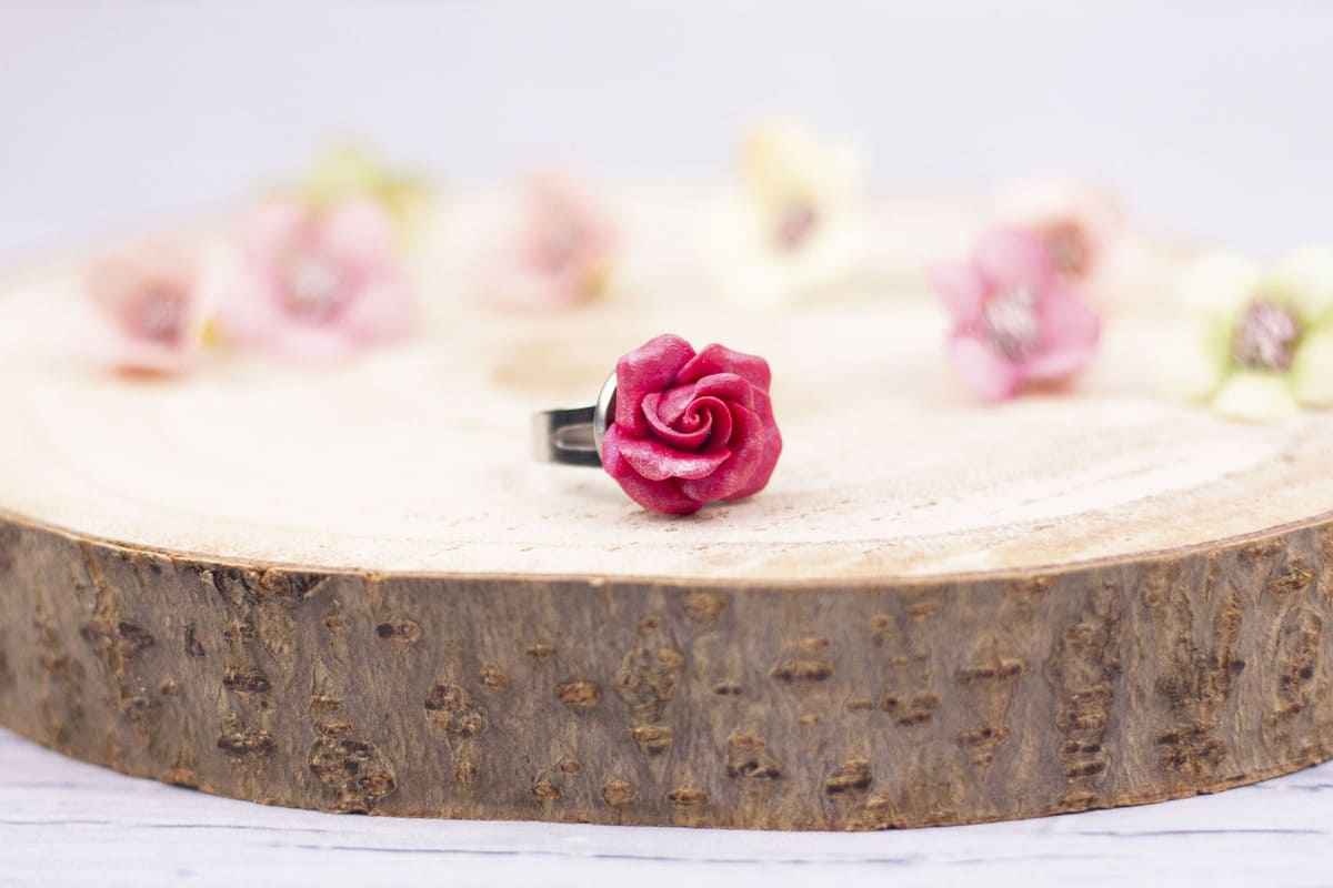 Anello con rosa rossa
