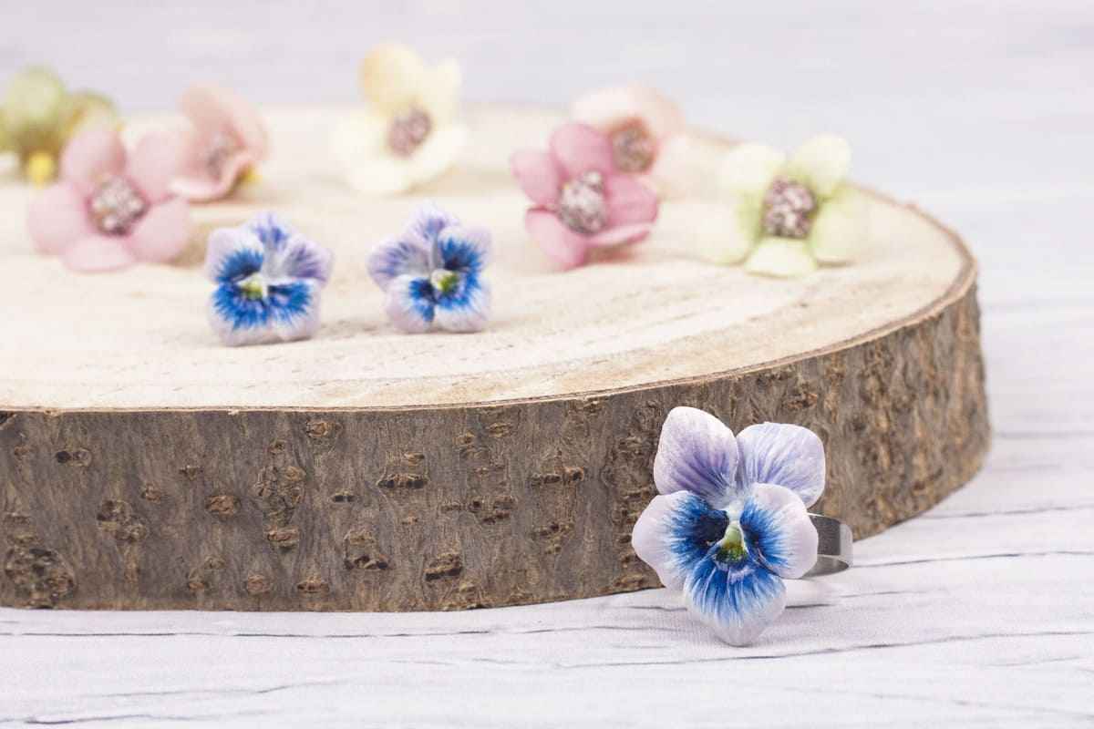 Anello con viola del pensiero viola