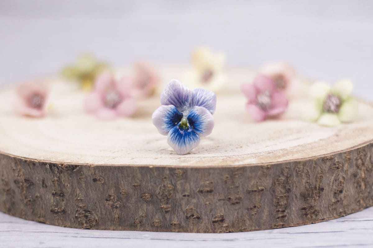 Anello con viola del pensiero viola