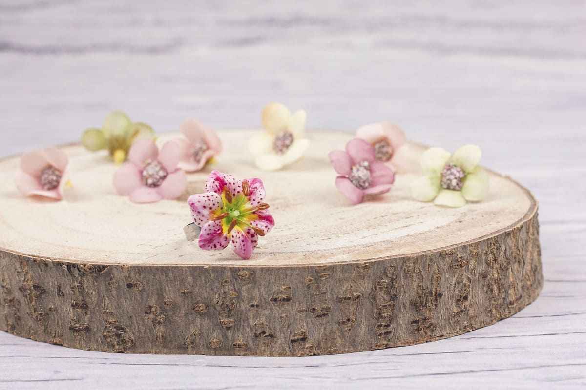 Anello con giglio bianco e rosa
