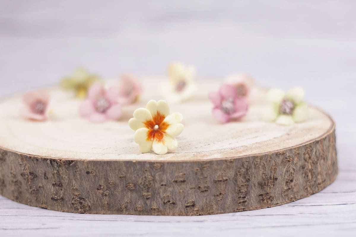Anello con primula gialla
