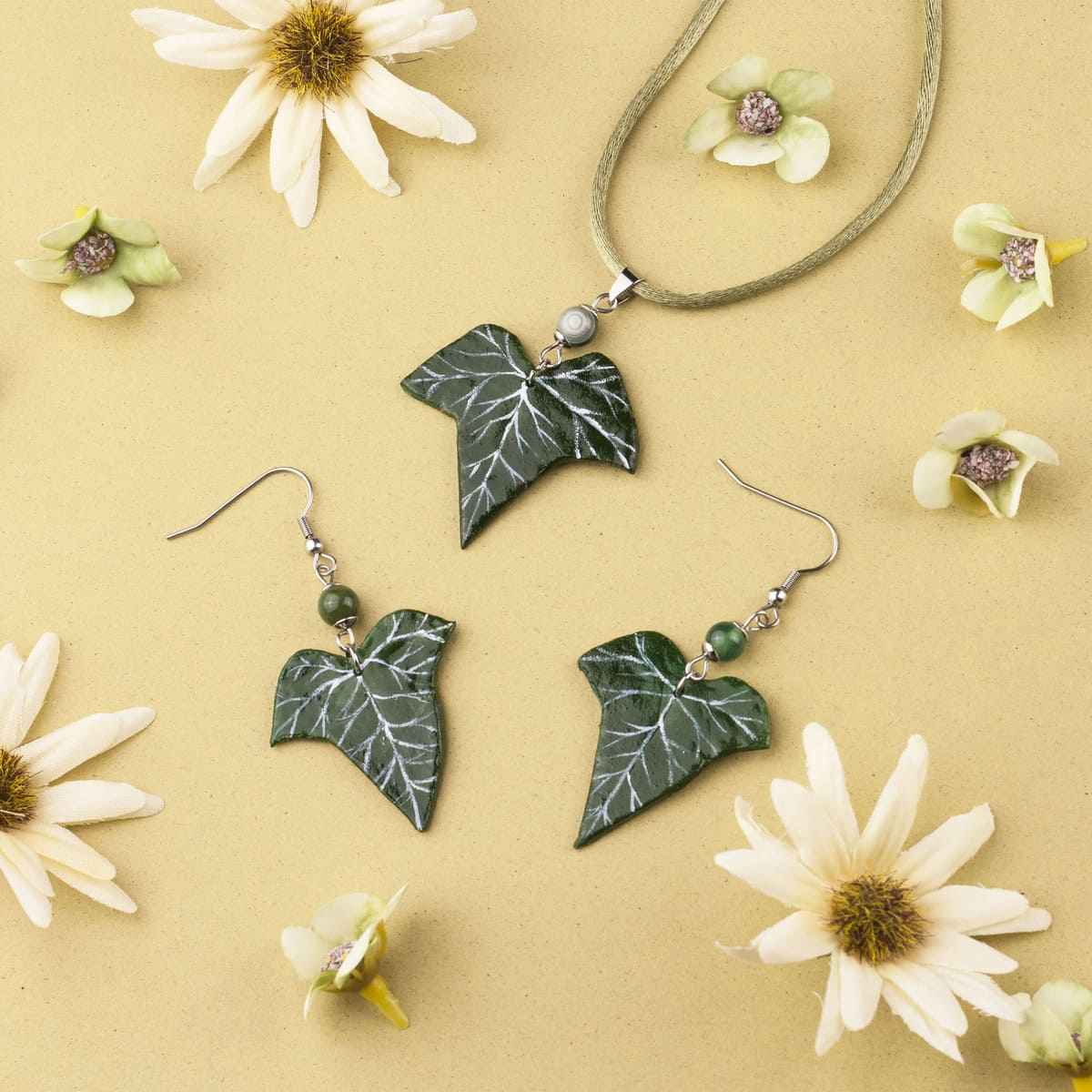 Collana ciondolo foglia di edera