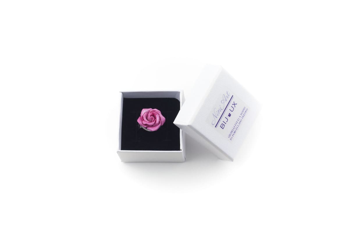 Anello con rosa fucsia