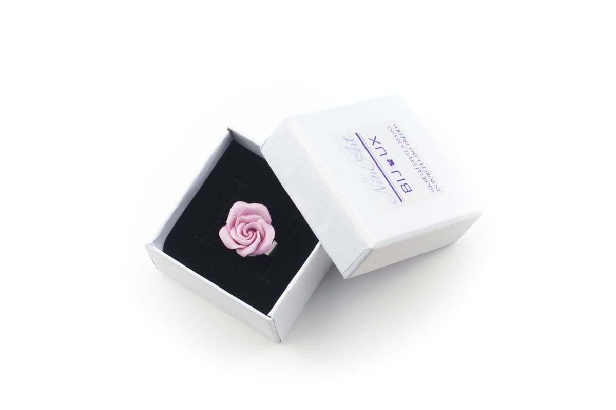 Anello con rosa rosa