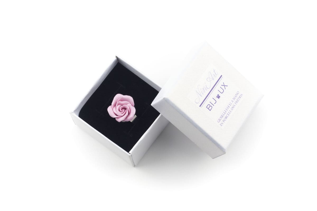 Anello con rosa rosa