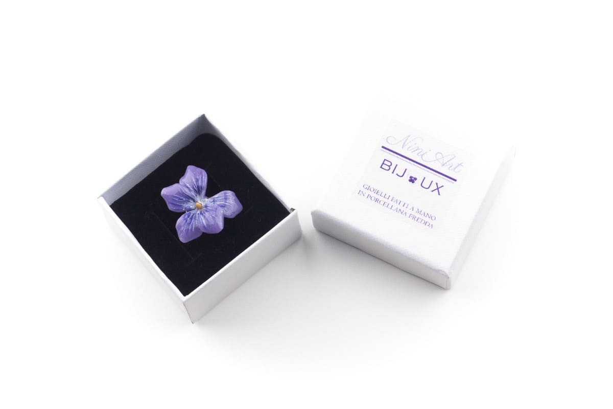 Anello con violetta