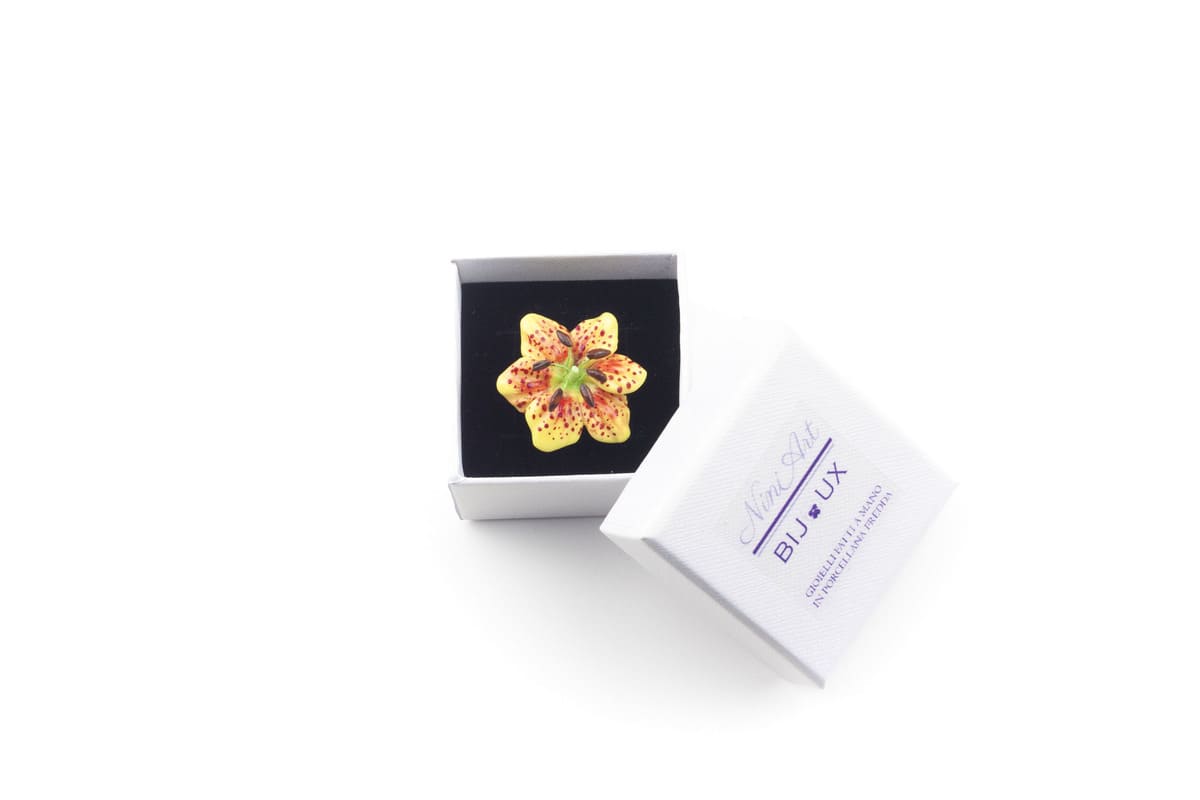 Anello con giglio giallo