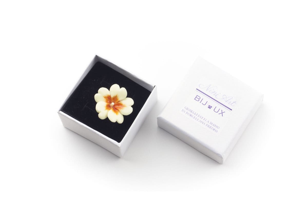 Anello con primula gialla