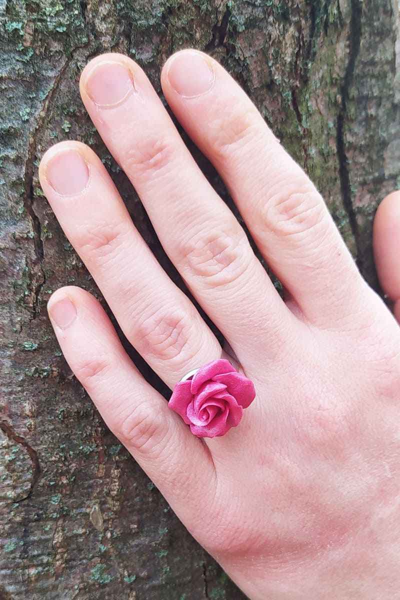 Anello con rosa rossa