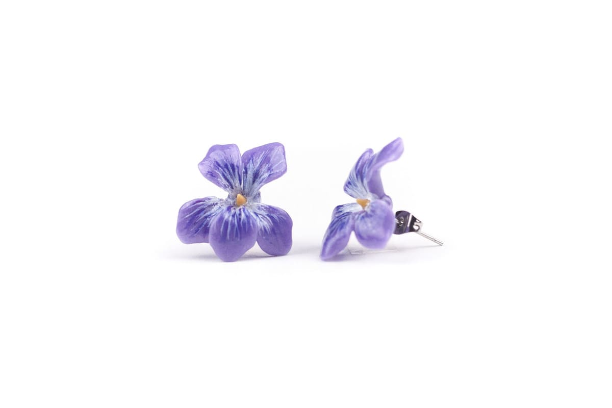 Orecchini a lobo con violette