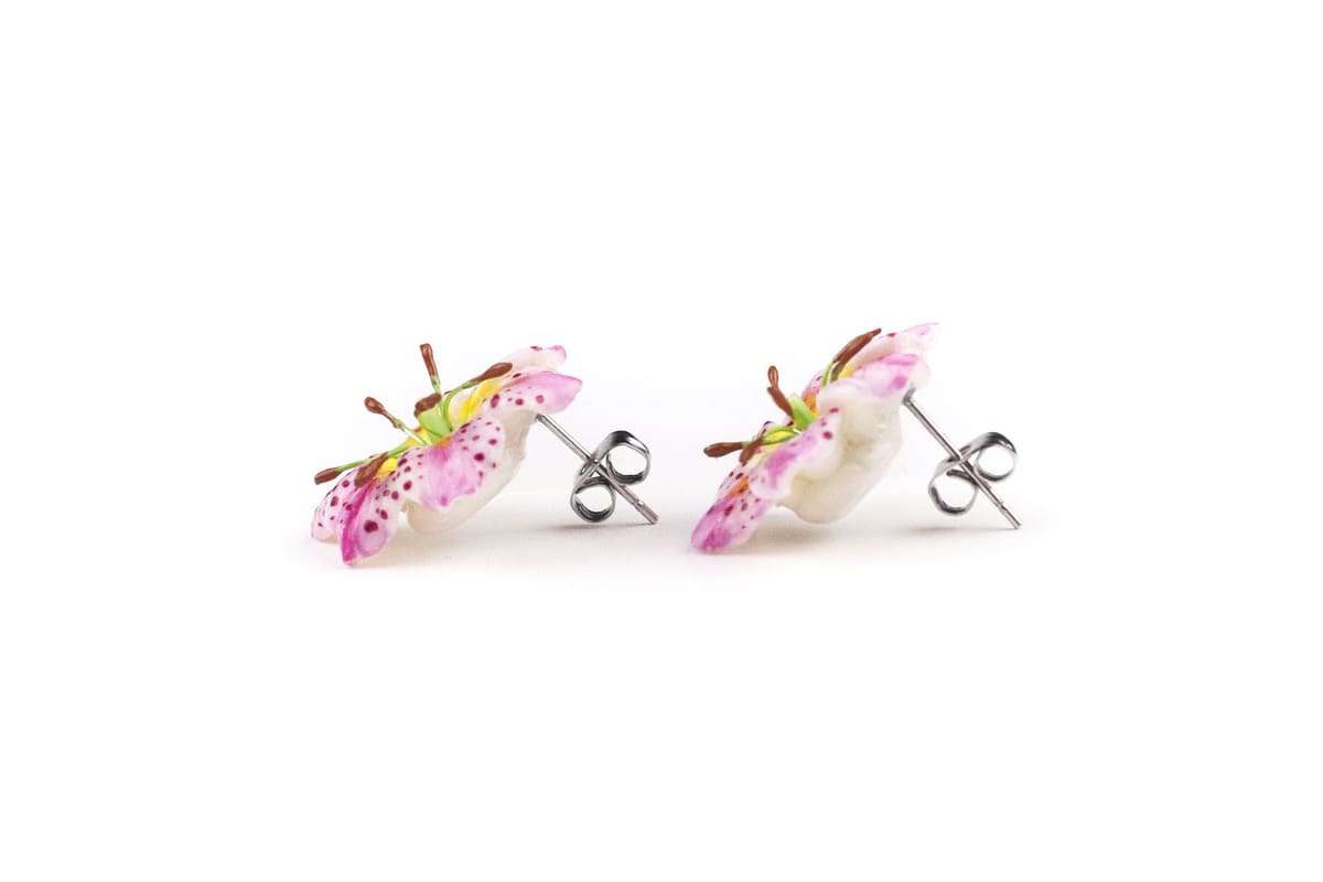 Orecchini a lobo con gigli bianchi e rosa