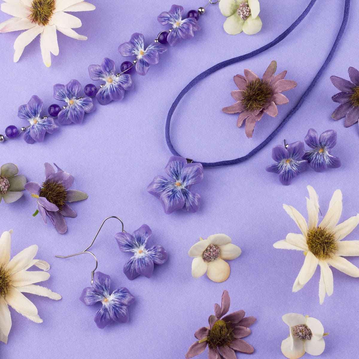 Orecchini a lobo con violette