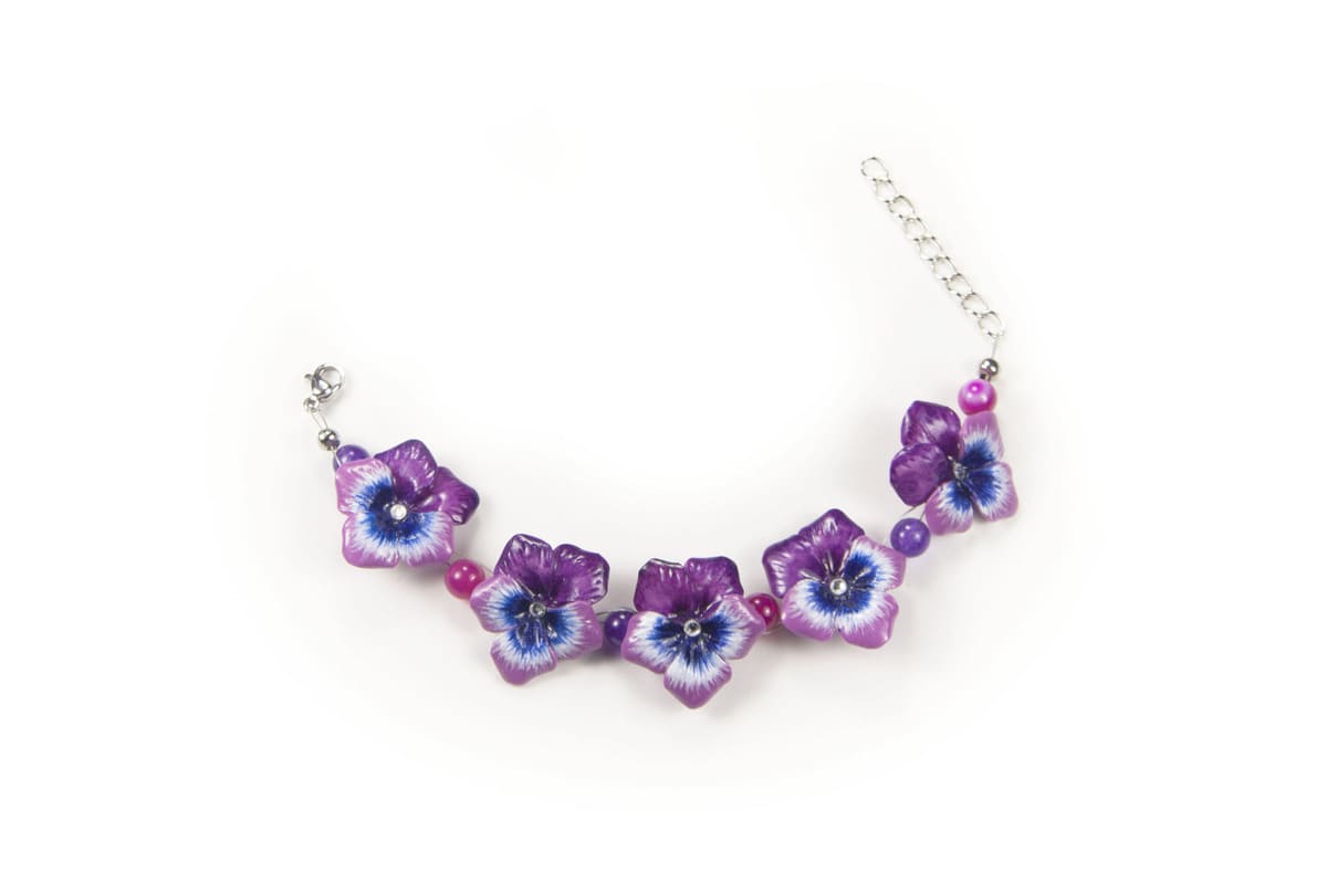 Bracciale con viole del pensiero fucsia