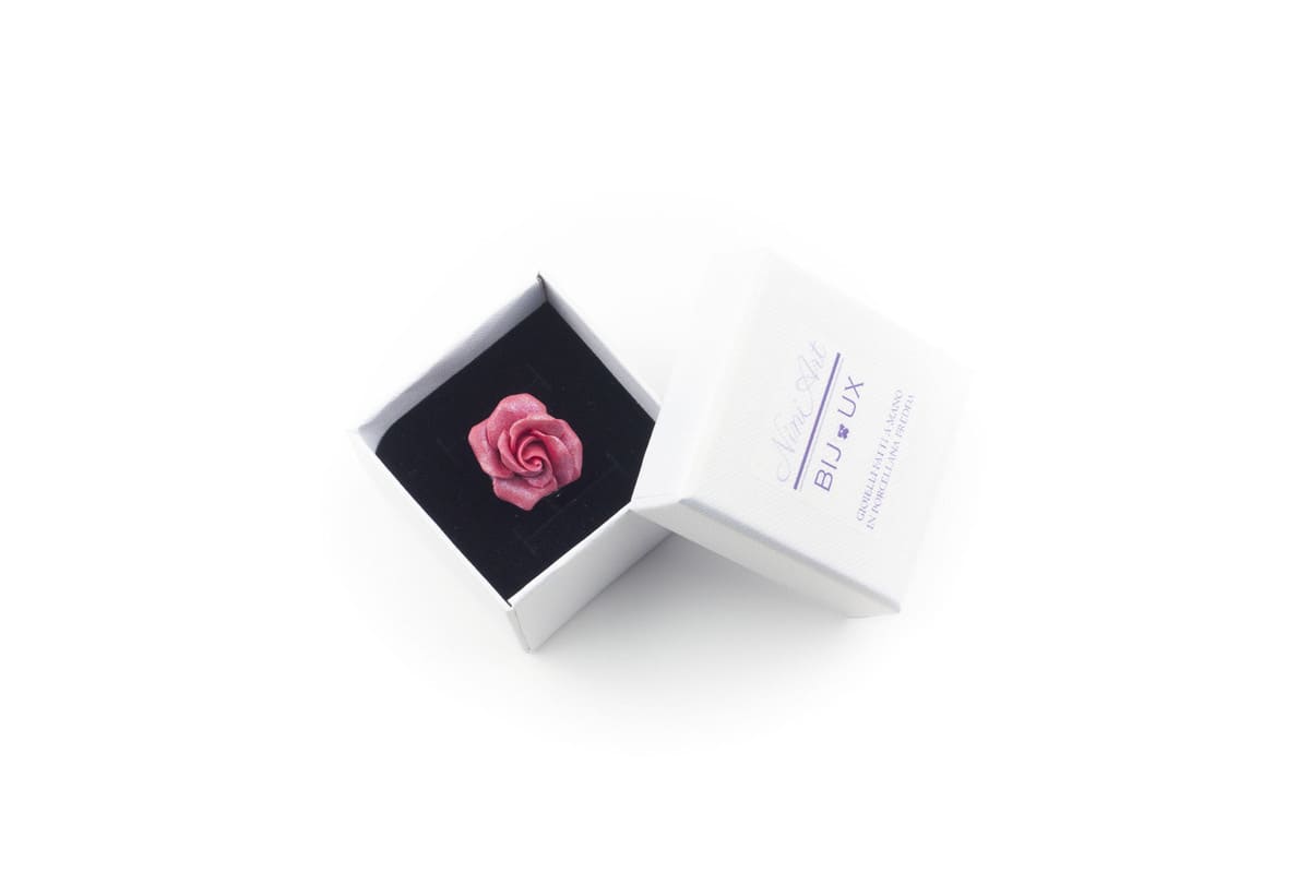 Anello con rosa rossa