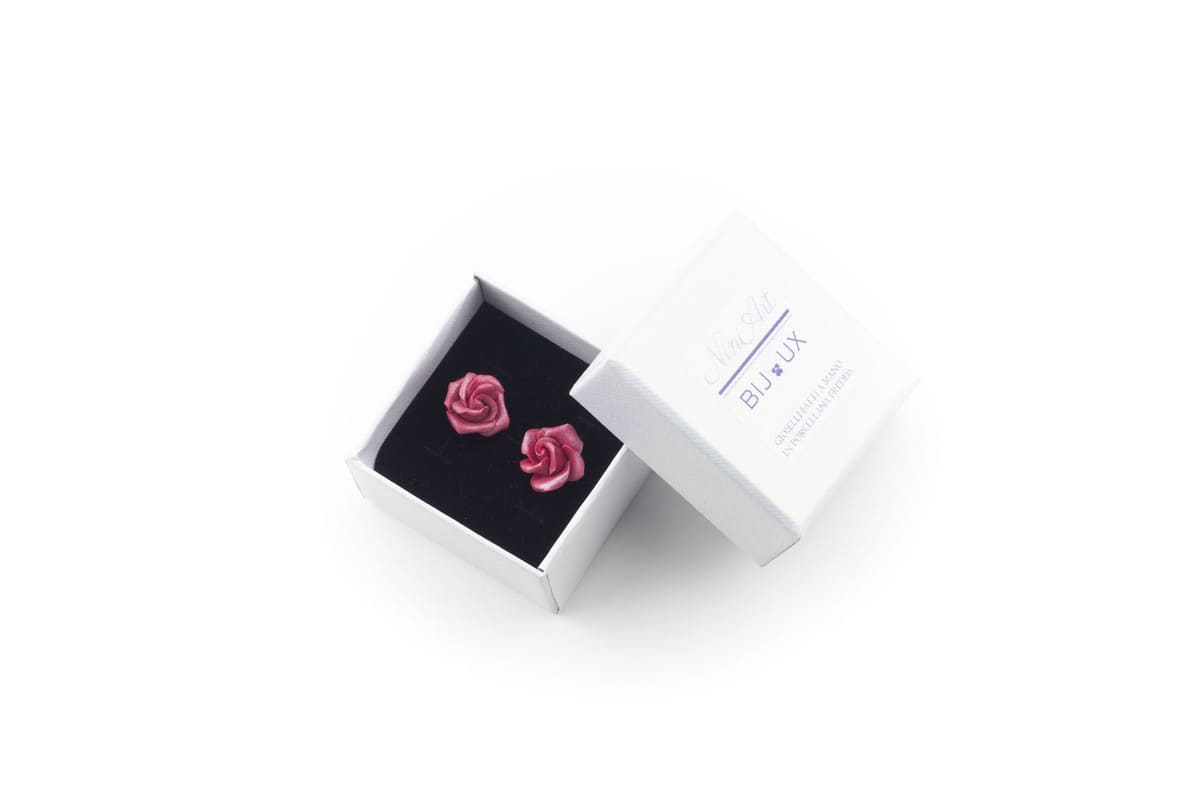 Orecchini a lobo con rose rosse