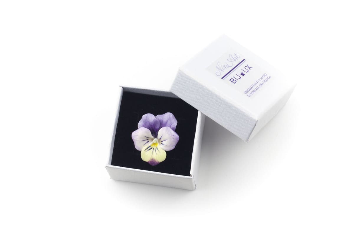 Anello con viola del pensiero lilla