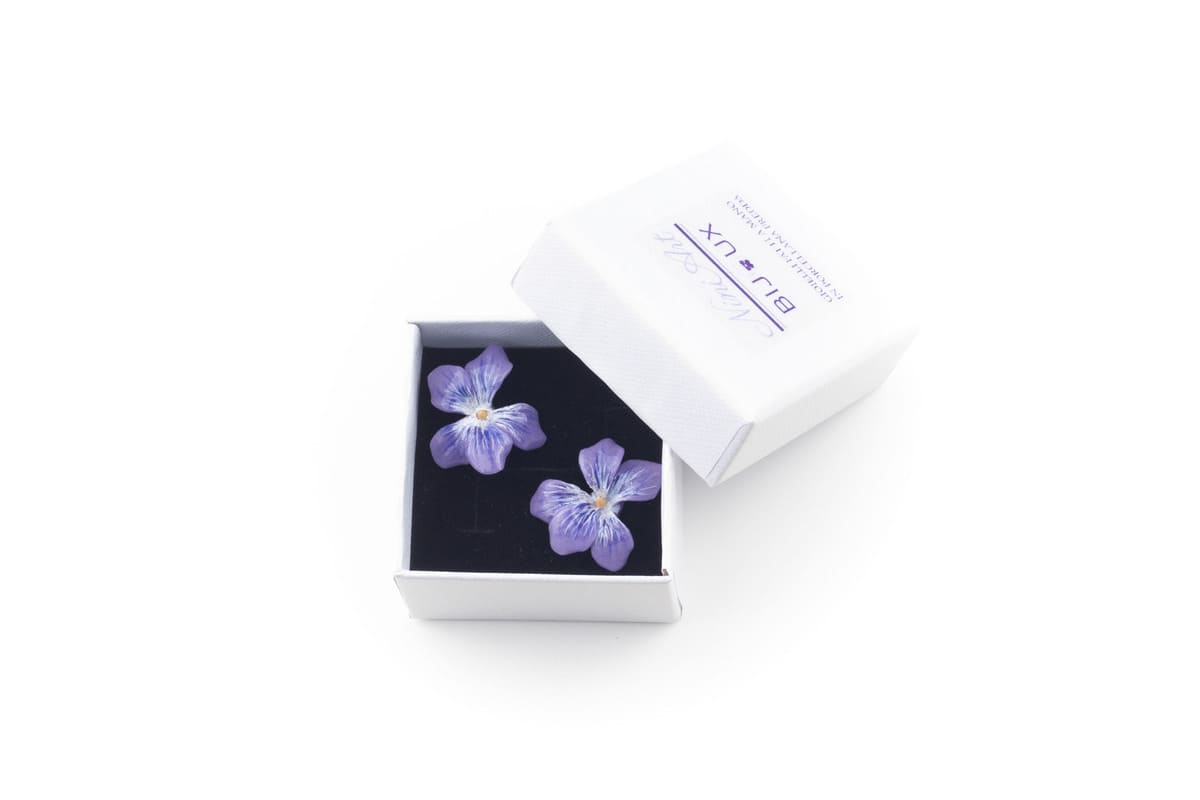 Orecchini a lobo con violette