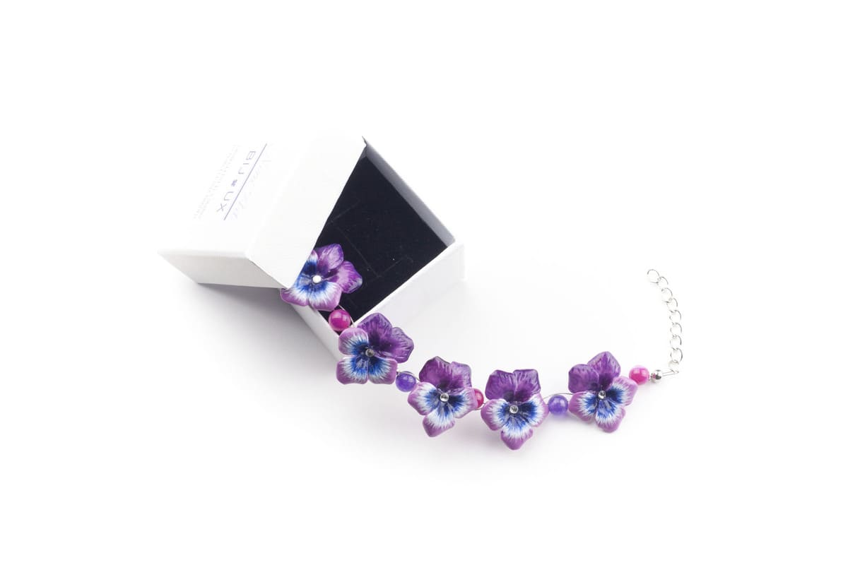 Bracciale con viole del pensiero fucsia