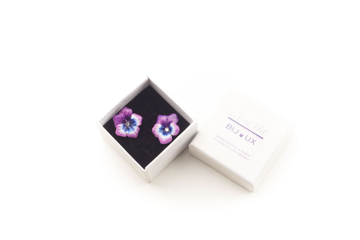 Orecchini a lobo con viole del pensiero fucsia