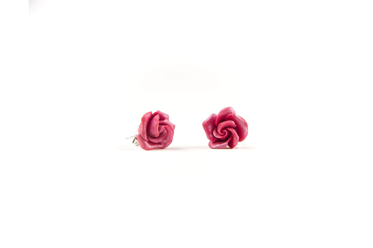 Orecchini a lobo con rose rosse