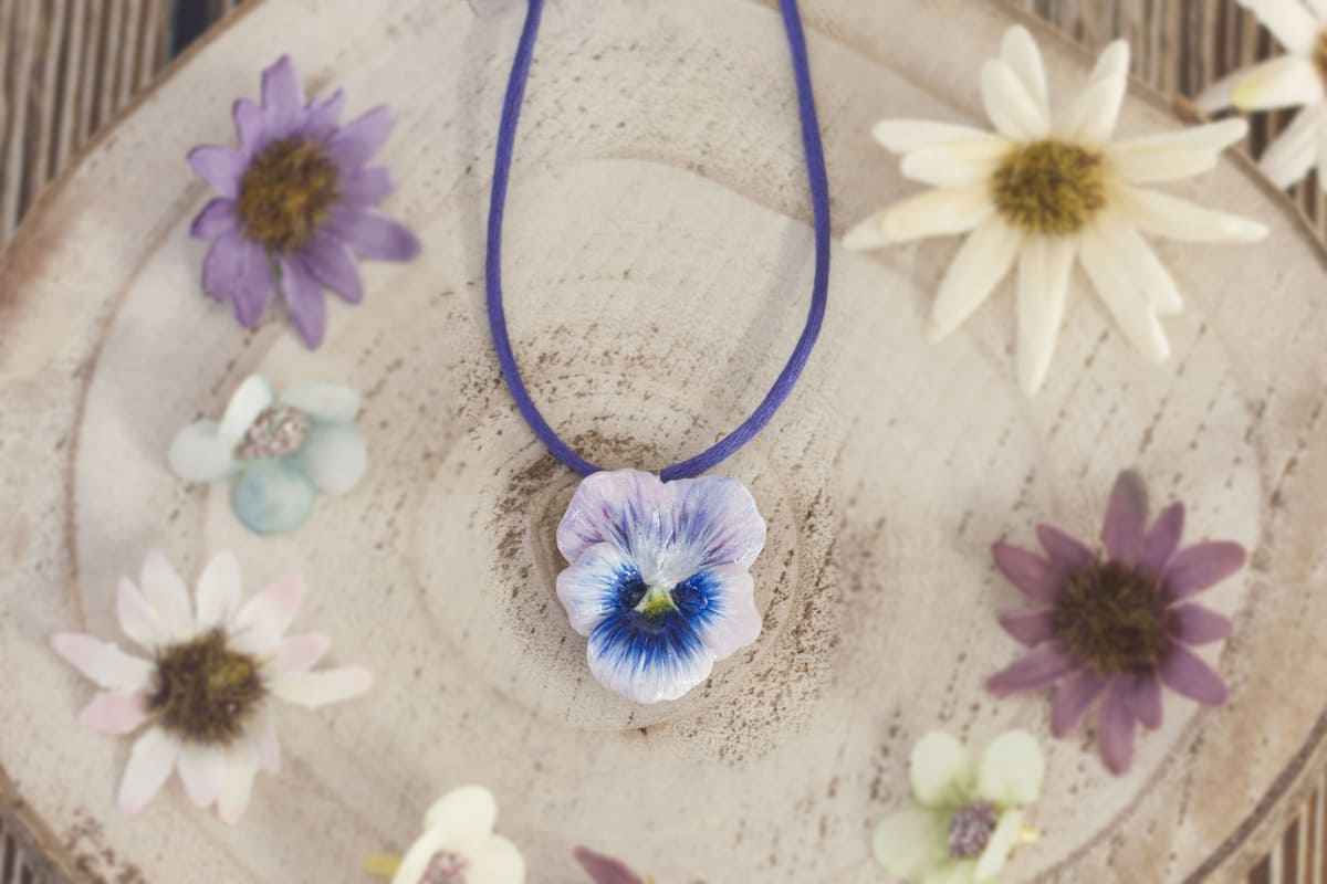 Collana ciondolo viola del pensiero viola