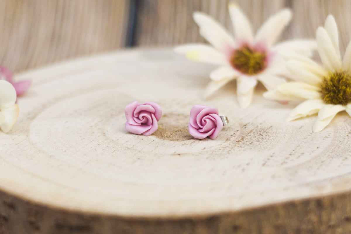 Orecchini a lobo con rose rosa